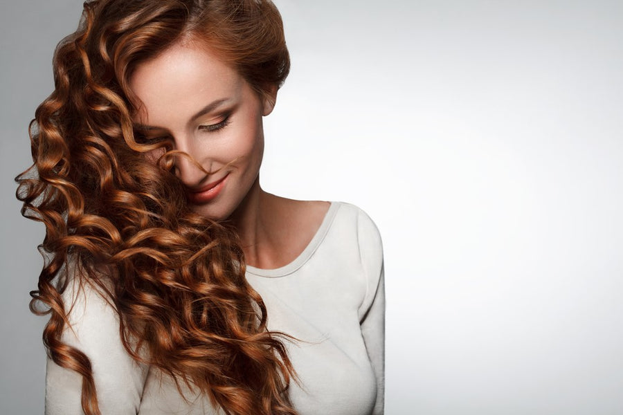 10 Glamorous Hairstyles for Curly Hair